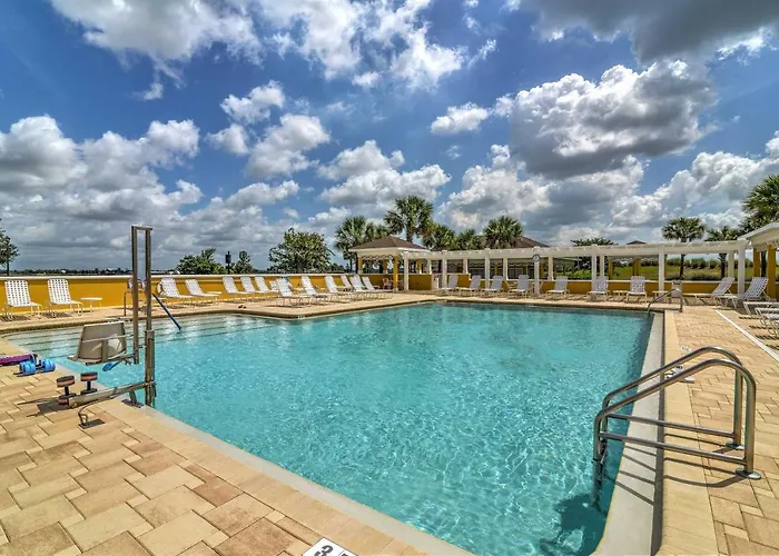 Home In The Villages With Lanai And Private Hot Tub!